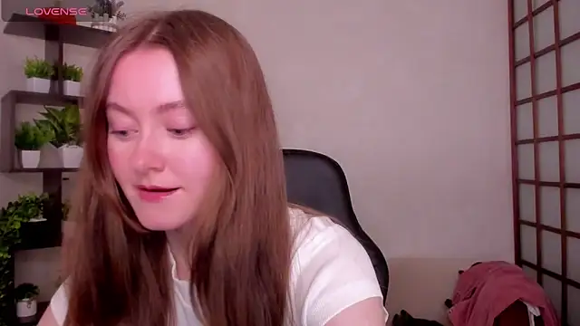 KateCuddle online show from April 10, 2026, 2:39 am