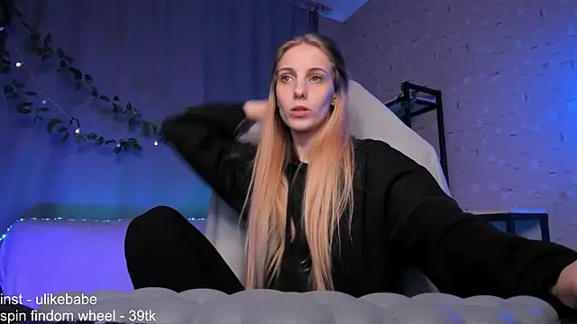 Snapshot of Anna_Fink chatting on January 31, 2025, 5:32 pm Anna Fink online show from January 31, 2025, 5:32 pm