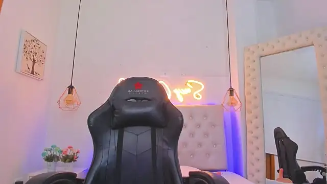 xiomara  cortes online show from February 4, 2025, 1:23 am