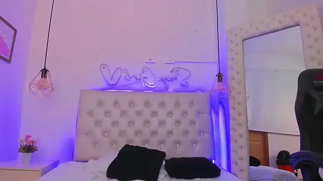 xiomara  cortes online show from March 20, 2025, 1:13 am