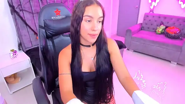 xiomara  cortes online show from October 30, 2025, 7:25 pm