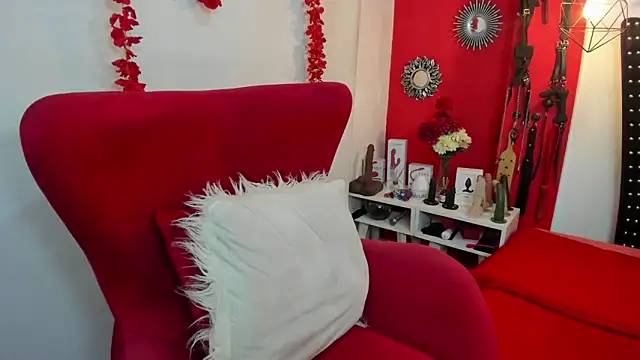 julieta evans  online show from December 16, 2024, 10:03 pm