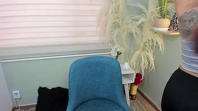 Snapshot of julieta_evans_ chatting on November 13, 2025, 9:58 pm julieta evans online show from November 13, 2025, 9:58 pm