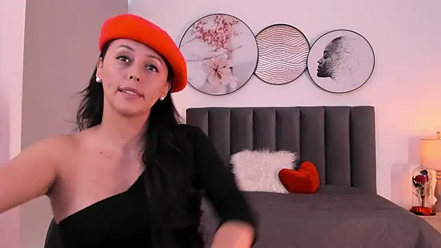 SaharaGarcia   online show from October 20, 2025, 7:36 pm