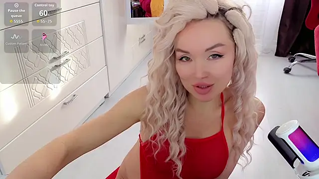 Snapshot of WhiteBunny chatting on January 14, 2026, 7:58 am WhiteBunny online show from January 14, 2026, 7:58 am