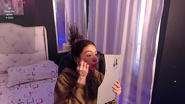 LiaVillalobos online show from October 23, 2025, 12:15 pm