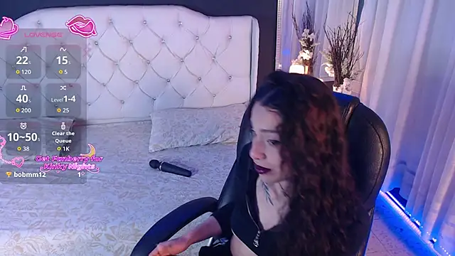 LiaVillalobos online show from November 27, 2025, 2:08 pm