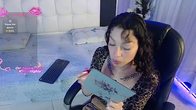 LiaVillalobos online show from December 16, 2025, 2:00 pm