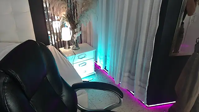 LiaVillalobos online show from April 4, 2026, 3:31 pm