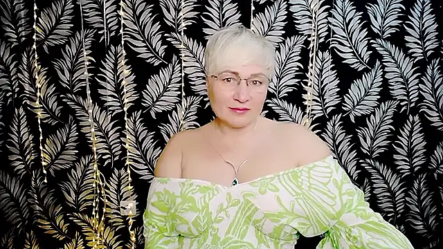 Snapshot of Olivia_playful chatting on May 1, 2026, 10:42 am Olivia playful online show from May 1, 2026, 10:42 am