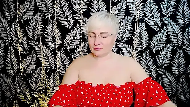 Snapshot of Olivia_playful chatting on May 4, 2026, 10:33 am Olivia playful online show from May 4, 2026, 10:33 am
