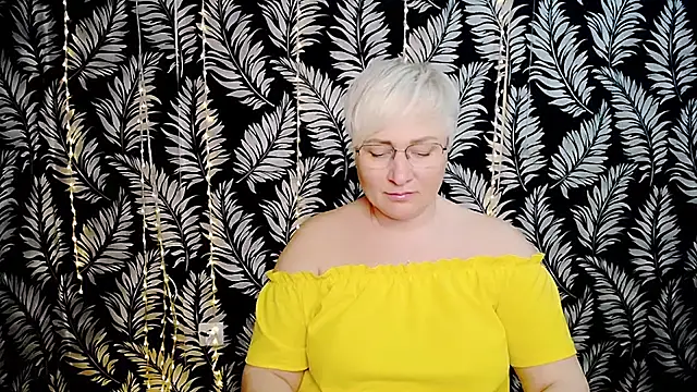 Snapshot of Olivia_playful chatting on May 8, 2026, 11:04 am Olivia playful online show from May 8, 2026, 11:04 am