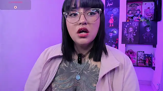 Snapshot of _Ali_Brinck_ chatting on October 8, 2025, 1:36 am Ali Brinck online show from October 8, 2025, 1:36 am