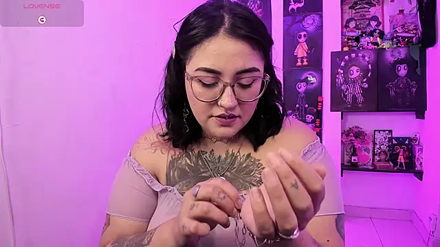 Snapshot of _Ali_Brinck_ chatting on October 10, 2025, 1:48 am Ali Brinck online show from October 10, 2025, 1:48 am