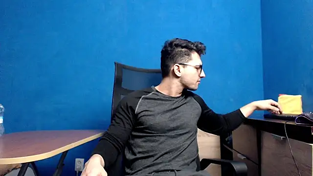 Snapshot of alex_blu chatting on December 2, 2024, 7:25 am alex blu online show from December 2, 2024, 7:25 am