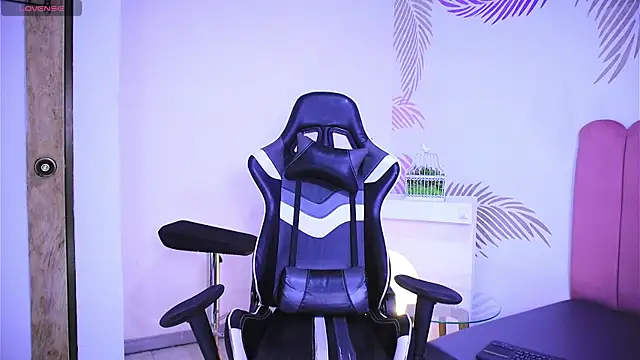 dianebleu online show from March 10, 2025, 3:56 am