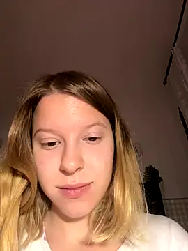 kimczii online show from September 26, 2025, 9:08 pm