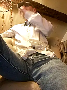 eddouxxx78 online show from May 17, 2026, 4:43 am