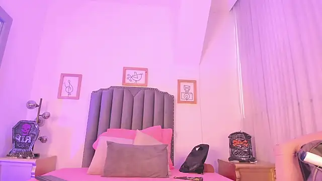 Snapshot of Vega___16 chatting on October 31, 2025, 11:44 am Vega 16 online show from October 31, 2025, 11:44 am