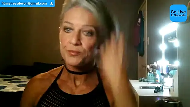 Snapshot of Devon2020 chatting on May 29, 2026, 2:42 am Devon2020 online show from May 29, 2026, 2:42 am