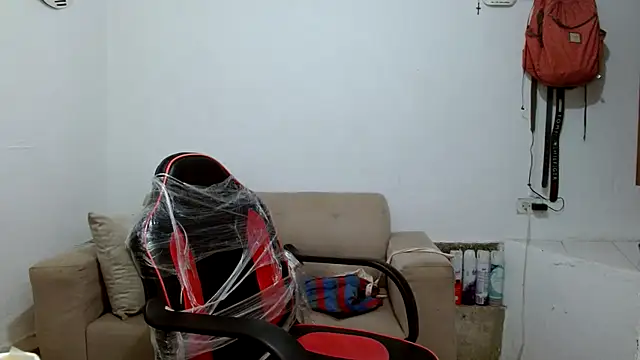 angelamarie1 online show from December 16, 2025, 10:42 am