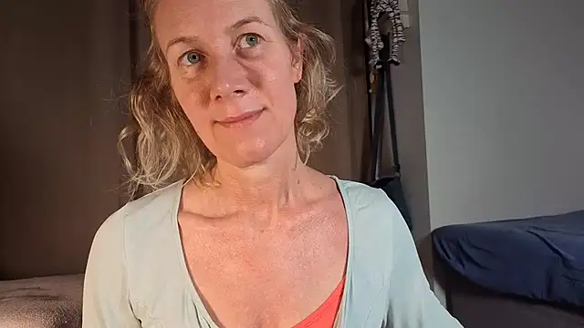Snapshot of Lola_Belgium chatting on July 14, 2026, 4:17 am Lola Belgium online show from July 14, 2026, 4:17 am