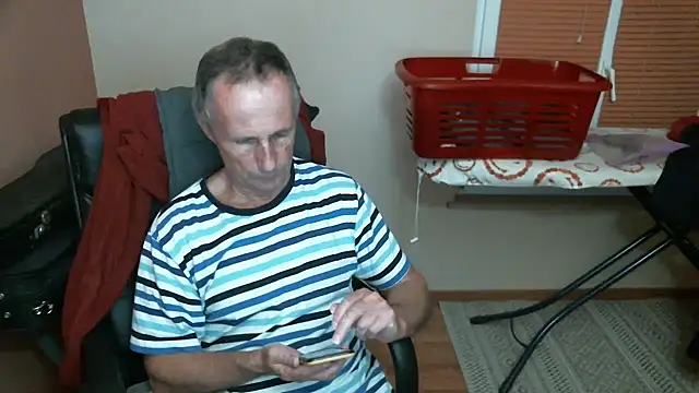 Snapshot of olibrius71 chatting on February 20, 2025, 11:21 pm olibrius71 online show from February 20, 2025, 11:21 pm