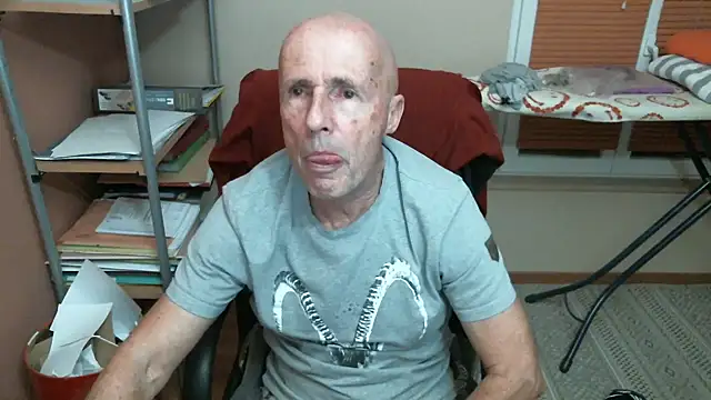 Snapshot of olibrius71 chatting on February 13, 2026, 9:00 pm olibrius71 online show from February 13, 2026, 9:00 pm