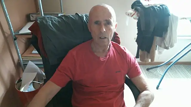 Snapshot of olibrius71 chatting on February 21, 2026, 1:12 pm olibrius71 online show from February 21, 2026, 1:12 pm