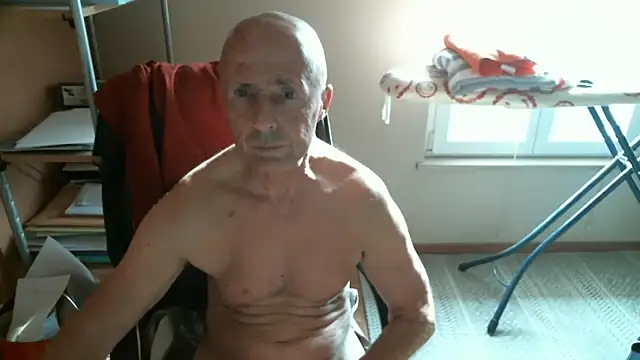 Snapshot of olibrius71 chatting on March 23, 2026, 3:38 pm olibrius71 online show from March 23, 2026, 3:38 pm