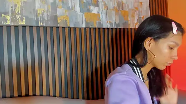 Snapshot of LauraAristizabal chatting on December 20, 2025, 12:23 pm LauraAristizabal online show from December 20, 2025, 12:23 pm