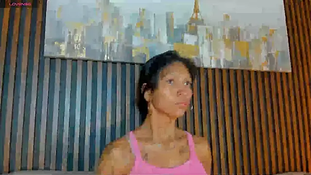 Snapshot of LauraAristizabal chatting on February 5, 2026, 12:32 pm LauraAristizabal online show from February 5, 2026, 12:32 pm