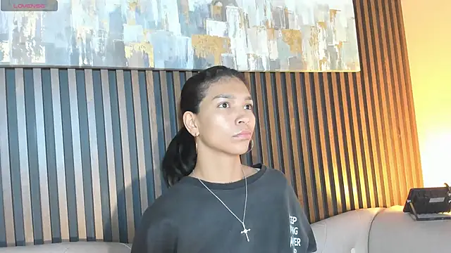 Snapshot of LauraAristizabal chatting on February 15, 2026, 12:03 pm LauraAristizabal online show from February 15, 2026, 12:03 pm