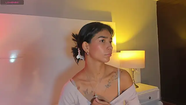 Snapshot of LauraAristizabal chatting on February 22, 2026, 12:58 pm LauraAristizabal online show from February 22, 2026, 12:58 pm