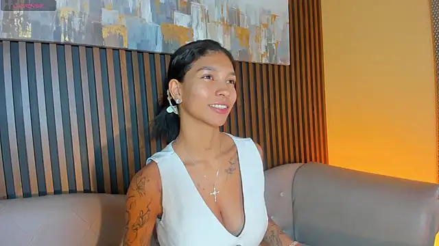 Snapshot of LauraAristizabal chatting on February 24, 2026, 12:36 pm LauraAristizabal online show from February 24, 2026, 12:36 pm