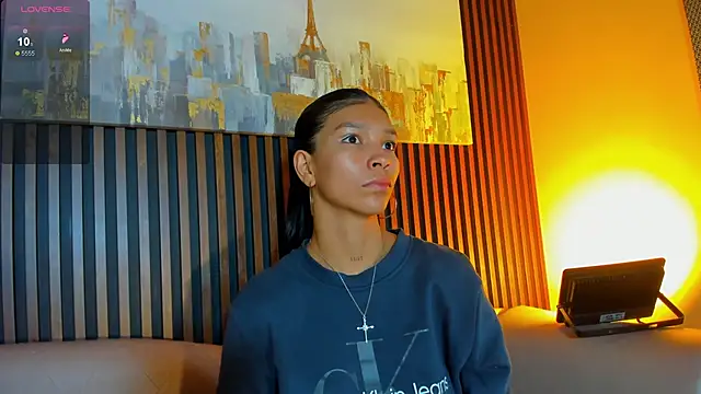 Snapshot of LauraAristizabal chatting on March 5, 2026, 12:34 pm LauraAristizabal online show from March 5, 2026, 12:34 pm