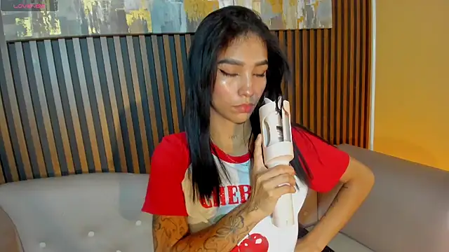 Snapshot of LauraAristizabal chatting on March 20, 2026, 12:32 pm LauraAristizabal online show from March 20, 2026, 12:32 pm