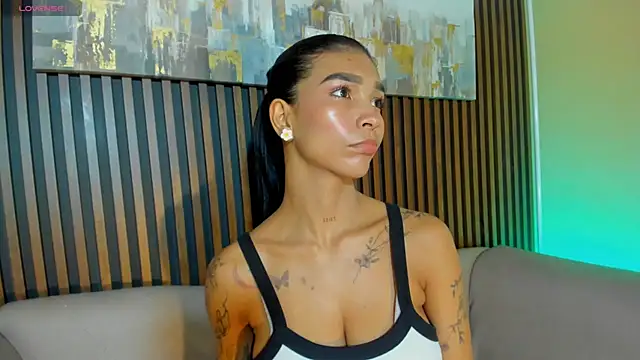 Snapshot of LauraAristizabal chatting on March 24, 2026, 12:43 pm LauraAristizabal online show from March 24, 2026, 12:43 pm