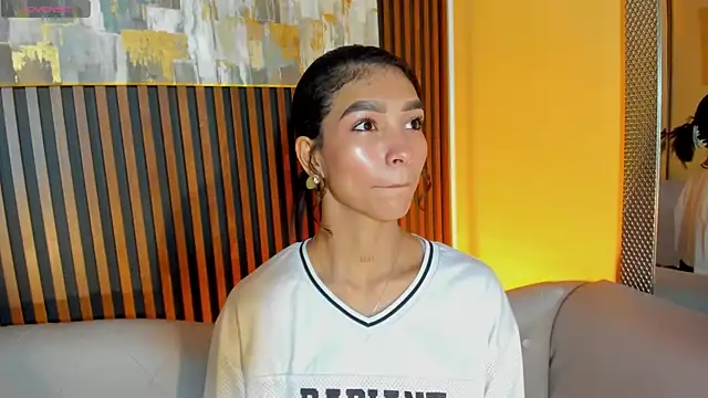 Snapshot of LauraAristizabal chatting on March 25, 2026, 12:33 pm LauraAristizabal online show from March 25, 2026, 12:33 pm