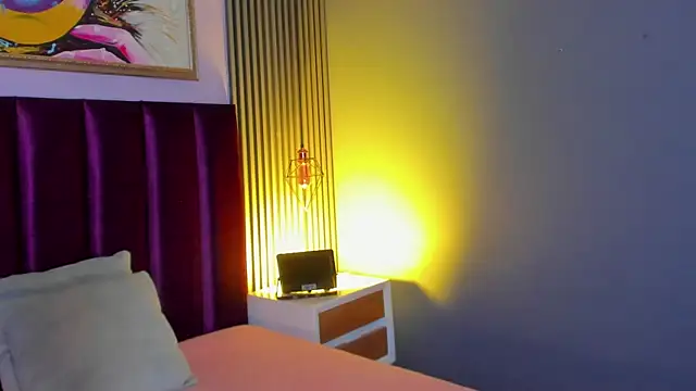 Snapshot of LauraAristizabal chatting on April 11, 2026, 12:04 am LauraAristizabal online show from April 11, 2026, 12:04 am