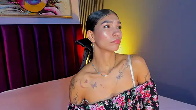 Snapshot of LauraAristizabal chatting on April 14, 2026, 12:44 pm LauraAristizabal online show from April 14, 2026, 12:44 pm