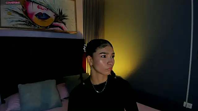 Snapshot of LauraAristizabal chatting on April 15, 2026, 12:34 pm LauraAristizabal online show from April 15, 2026, 12:34 pm