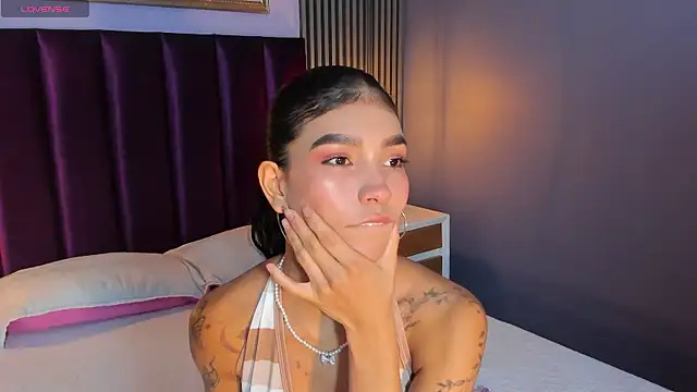 LauraAristizabal online show from May 5, 2026, 11:51 am