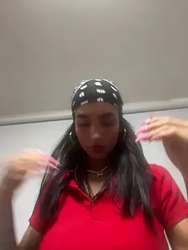 LauraAristizabal online show from May 13, 2026, 11:40 am