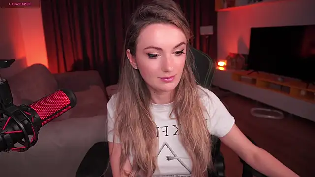 Snapshot of ShyNdWild chatting on January 21, 2025, 4:05 pm ShyNdWild online show from January 21, 2025, 4:05 pm