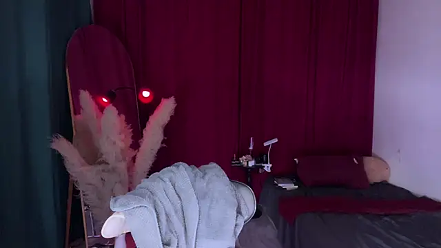 Snapshot of alaia-EDP chatting on November 17, 2025, 4:57 pm alaia-EDP online show from November 17, 2025, 4:57 pm