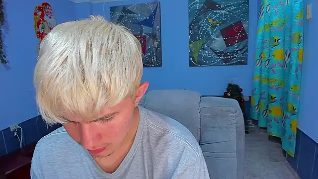 patrik 027 online show from December 18, 2025, 8:48 pm