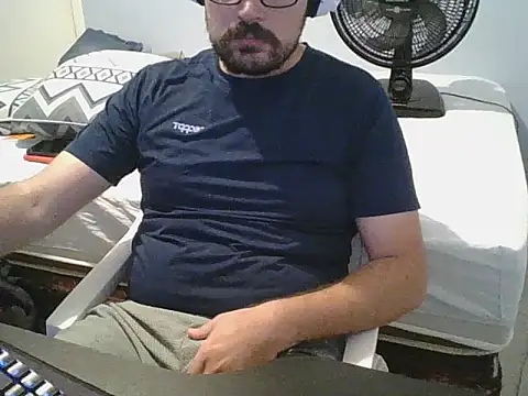 Snapshot of SuyNey chatting on February 8, 2026, 7:56 am SuyNey online show from February 8, 2026, 7:56 am