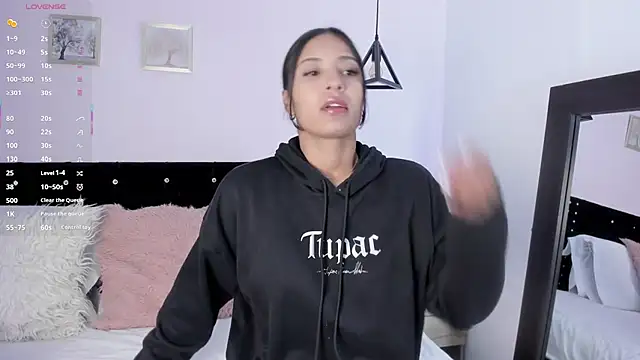 CeliWoods online show from September 17, 2025, 11:23 am