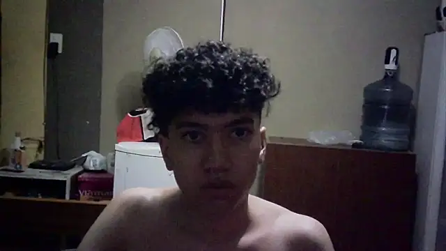 Snapshot of Emv2 chatting on January 9, 2026, 12:35 am Emv2 online show from January 9, 2026, 12:35 am